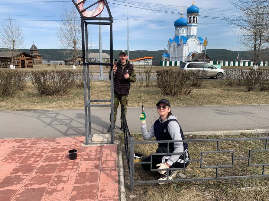 Сквер Воинской славы преобразился благодаря акции «Скамейка»